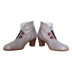 FLUEVOG Giulia Operettas Dove Gray Leather Round Toe Booties Size 10